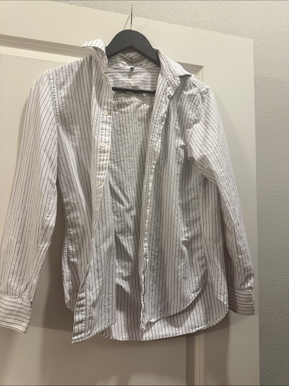 Zara White Long-Sleeve Shirt with Thin grey Stripes